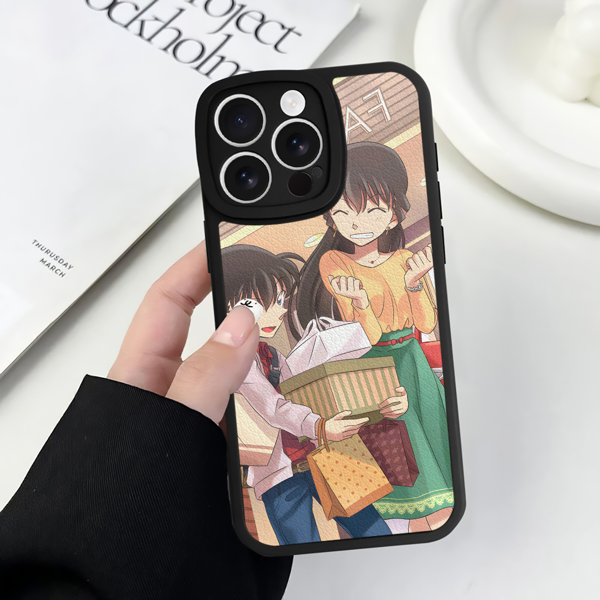 （画像用） 名探偵コナン Detective Conan 【iPhone 16シリーズ対応】シリコンスマホケース（レザー調） 材質：シリコン